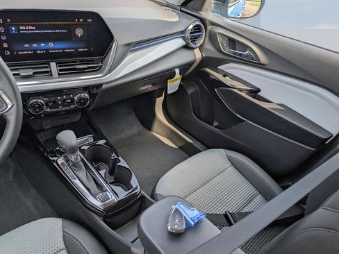 New 2026 Chevrolet Trax LT w/ Midnight Edition FWD image 13