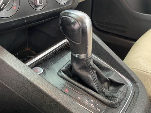 Used 2018 Volkswagen Jetta SE FWD image 18
