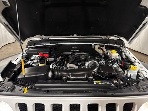 Used 2018 Jeep Wrangler Unlimited Sport S AWD/4WD image 27