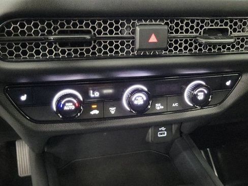 Certified 2025 Honda HR-V Sport image 30