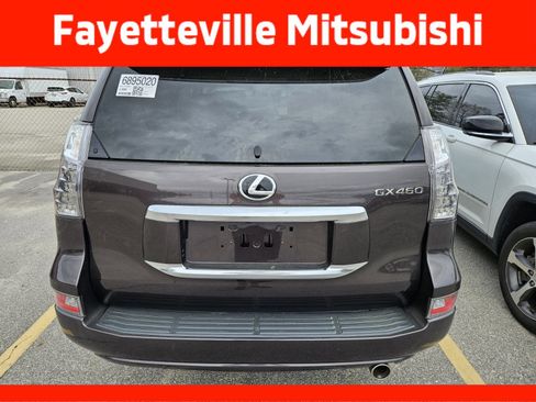 Used 2020 Lexus GX 460 Premium w/ Premium Package image 11