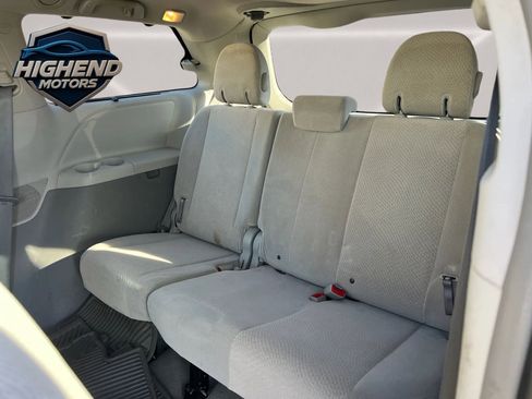 Used 2013 Toyota Sienna LE image 18