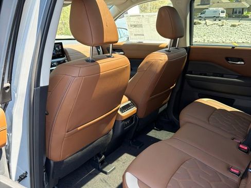 New 2026 Nissan Pathfinder Platinum AWD/4WD image 17