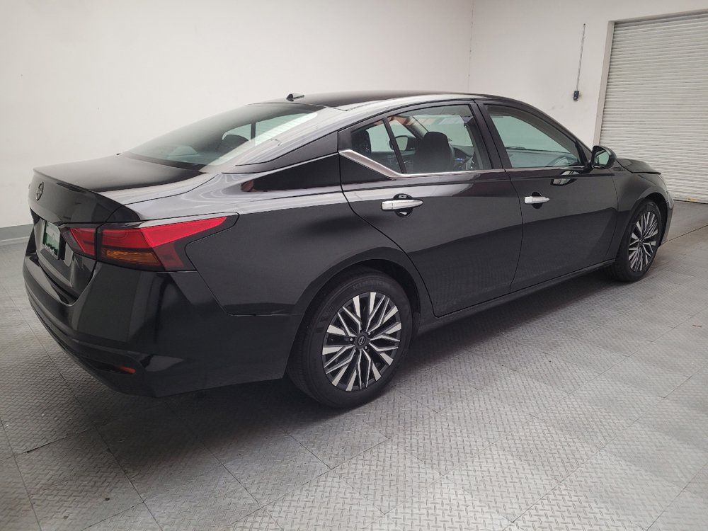 Used 2025 Nissan Altima 2.5 SV FWD image 9