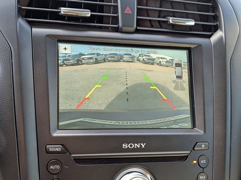 Used 2018 Ford Fusion Titanium FWD image 20