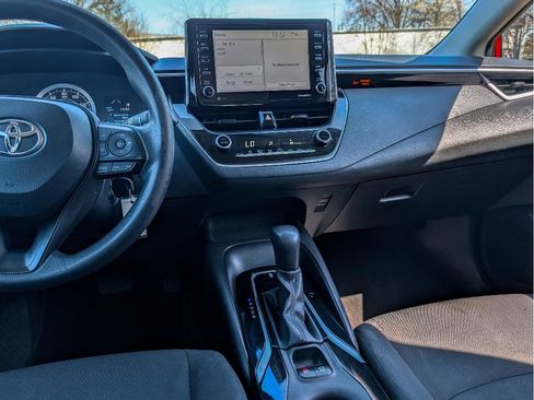 Used 2021 Toyota Corolla LE FWD image 20