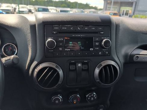 Used 2018 Jeep Wrangler Sport AWD/4WD image 5