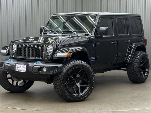 Used 2024 Jeep Wrangler Unlimited w/ Convenience Group AWD/4WD image 1