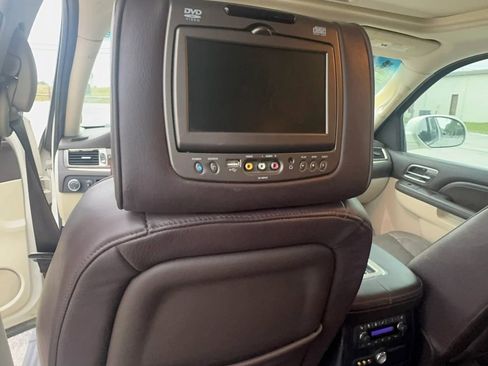 Used 2014 Cadillac Escalade Platinum RWD image 26