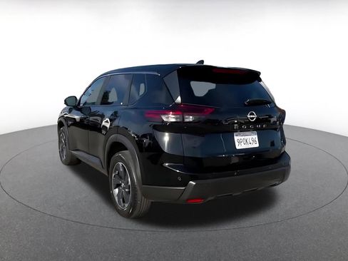 Used 2025 Nissan Rogue SV image 11