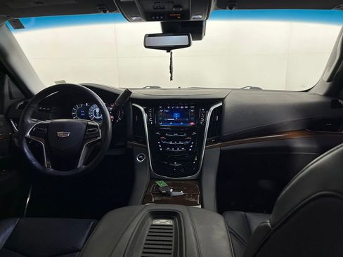Used 2020 Cadillac Escalade Premium Luxury image 18