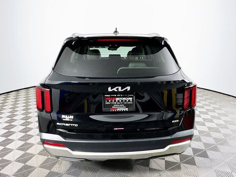 Used 2025 Kia Sorento S image 6