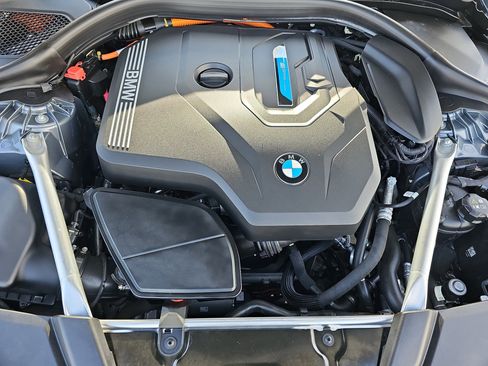 Used 2023 BMW 530e w/ M Sport Package image 31