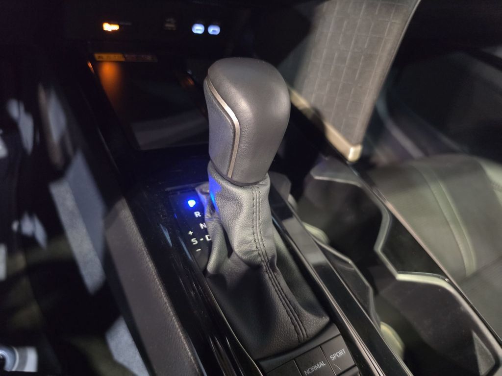 Used 2025 Toyota Camry XLE FWD image 22