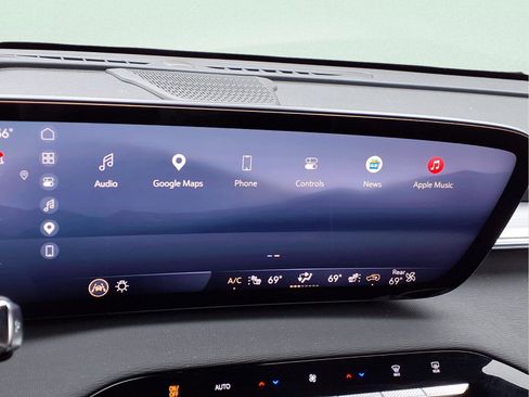 Used 2025 Buick Enclave Preferred image 28