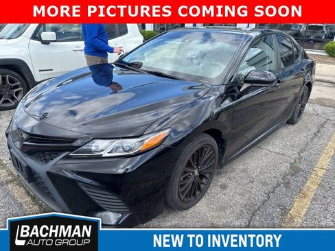 Used 2020 Toyota Camry SE FWD image 3