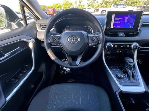 Used 2025 Toyota RAV4 XLE image 5