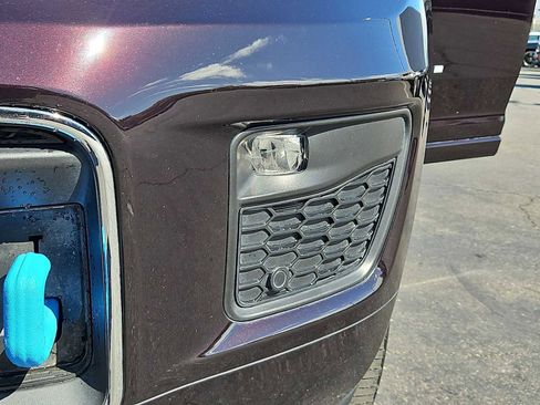 Used 2022 Jeep Grand Cherokee Overland w/ MOPAR Finishing Package image 11