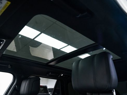 Used 2018 Land Rover Range Rover HSE image 15