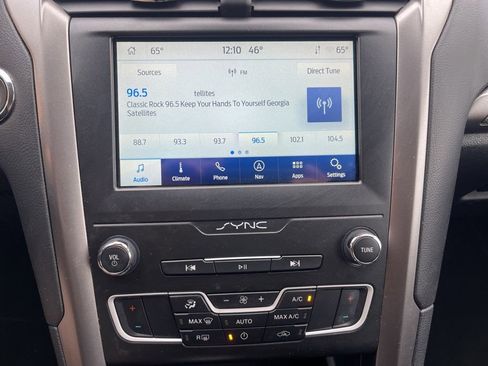 Used 2020 Ford Fusion SE image 12