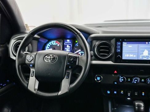 Used 2019 Toyota Tacoma TRD Sport w/ Technology Package RWD image 4
