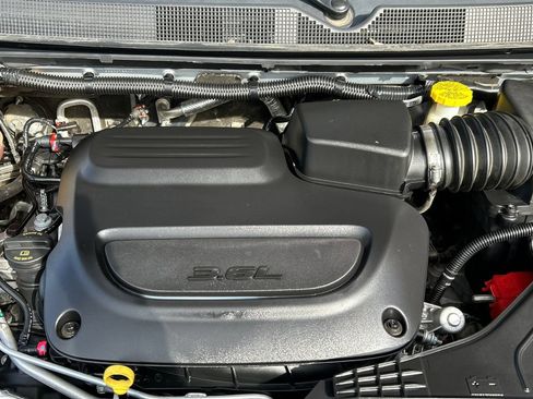 Used 2023 Chrysler Voyager LX FWD image 13