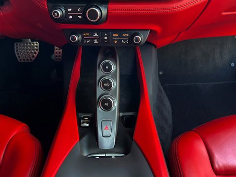 Used 2019 Ferrari Portofino image 35