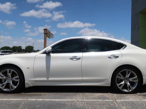Used 2019 INFINITI Q70 Luxe w/ Sport Package RWD image 7
