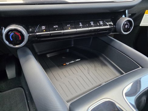 New 2026 Chevrolet Equinox EV RS image 29