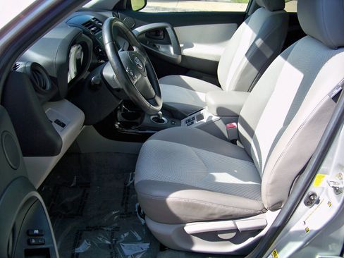 Used 2014 Toyota RAV4 EV image 13