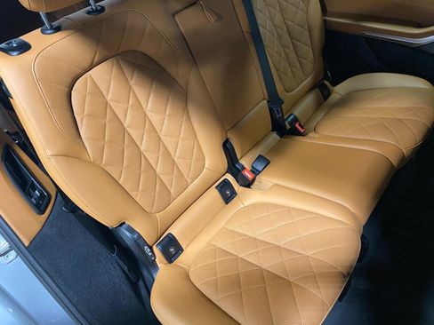 Used 2024 BMW X7 xDrive40i w/ Executive Package image 18