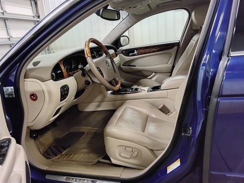 Used 2004 Jaguar XJ8 RWD image 9
