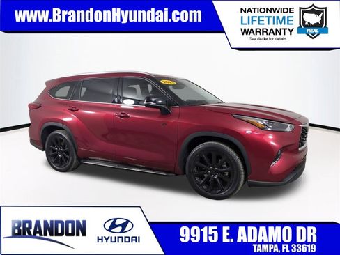 Used 2022 Toyota Highlander XLE image 1