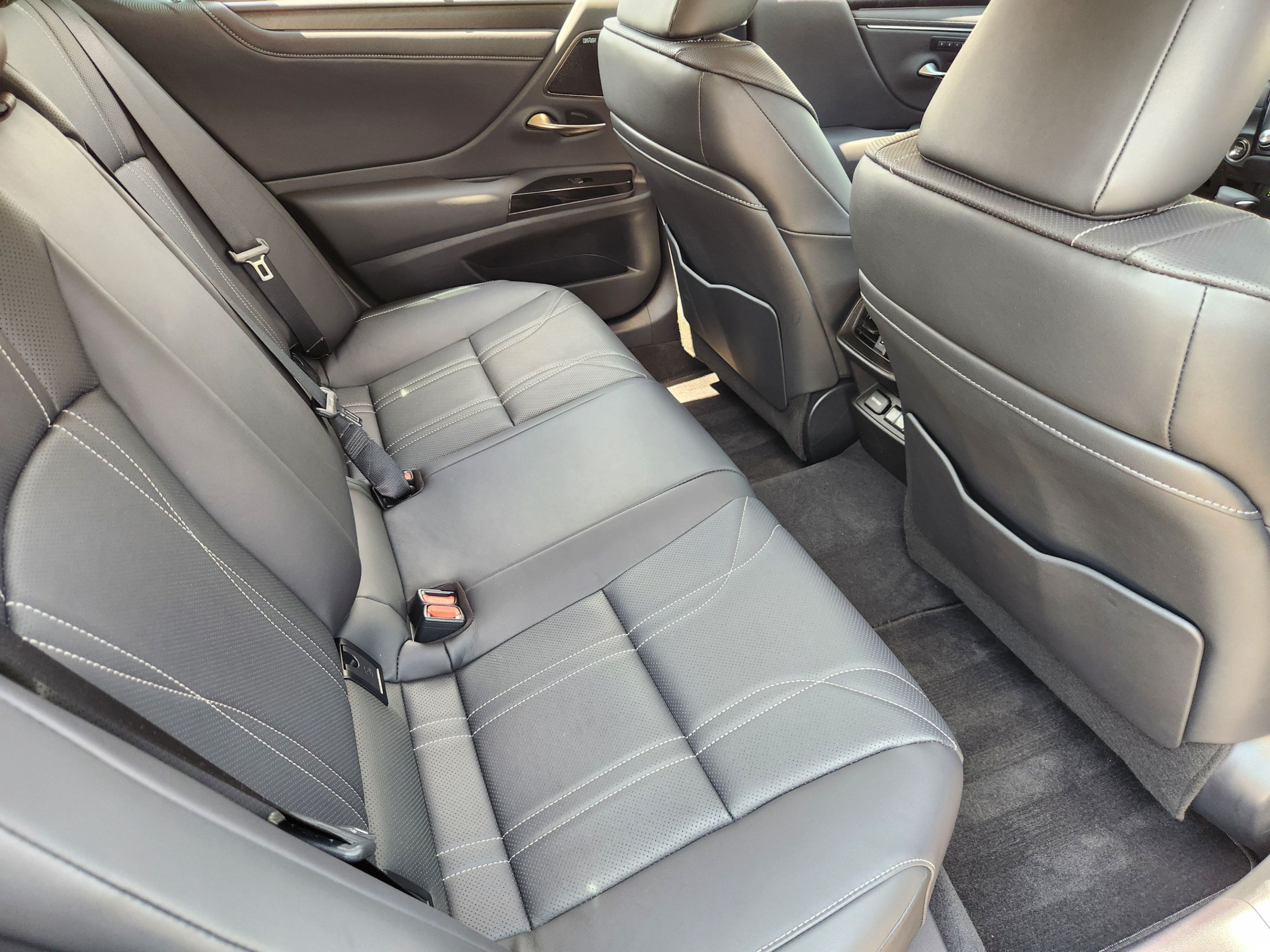 Used 2024 Lexus ES 350 Ultra Luxury w/ Accessory Package (Z2) FWD image 26