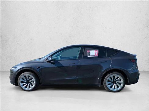 Used 2026 Tesla Model Y 2WD image 9