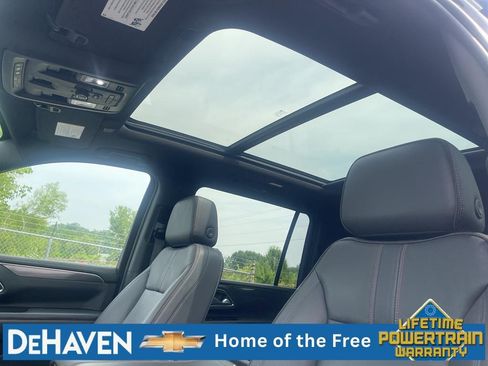 Used 2022 Chevrolet Suburban RST w/ Luxury Package AWD/4WD image 18
