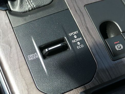 Used 2023 Toyota Highlander Platinum FWD image 22