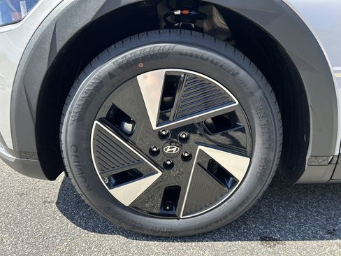 New 2025 Hyundai Ioniq 5 SE image 12