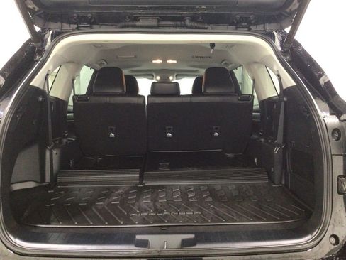 Used 2022 Toyota Highlander XLE image 19