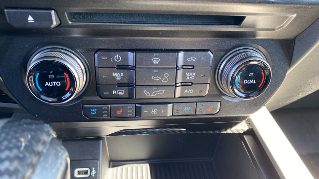 Used 2017 Ford F150 Raptor w/ Equipment Group 802A Luxury AWD/4WD image 18