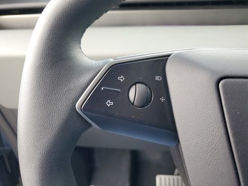 Used 2025 Tesla Cybertruck AWD Crew Cab image 21