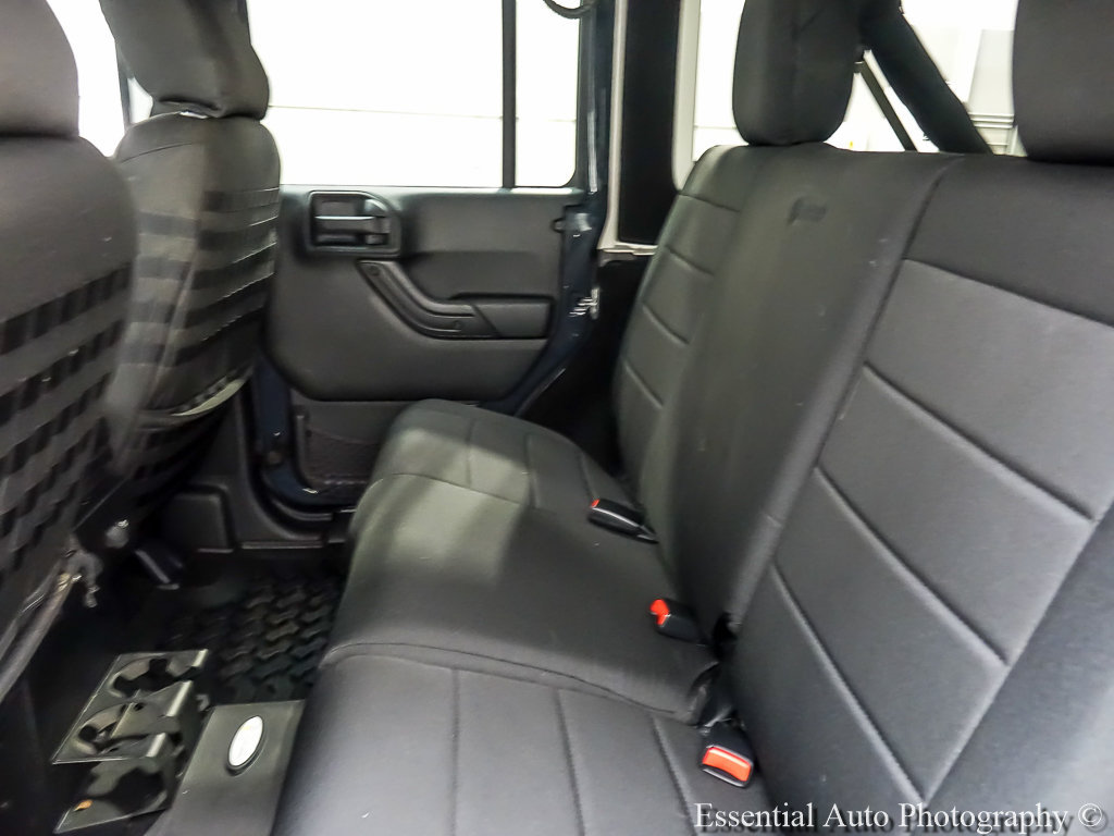 Used 2016 Jeep Wrangler Unlimited Rubicon w/ Connectivity Group AWD/4WD image 11