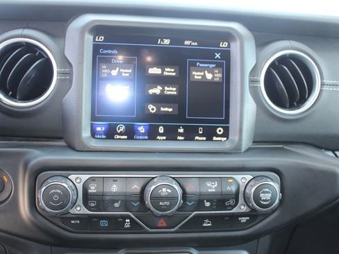 Used 2022 Jeep Wrangler Unlimited Sahara w/ Cold Weather Group AWD/4WD image 15