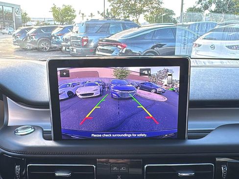 Used 2023 Lincoln Aviator Standard w/ Class IV Trailer Tow Package image 16