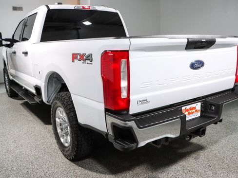 Used 2024 Ford F250 XLT w/ FX4 Off-Road Package AWD/4WD image 9