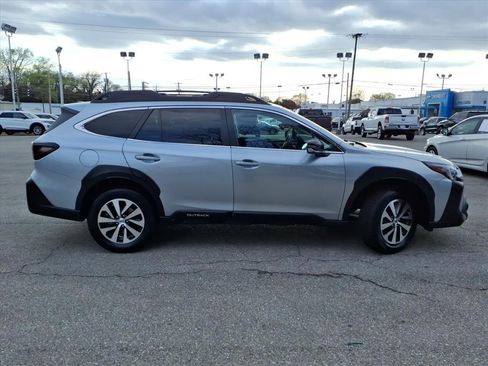 Used 2023 Subaru Outback Premium AWD/4WD image 2