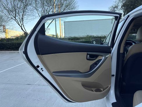 Used 2012 Hyundai Elantra Limited w/ Technology Pkg 5 image 9