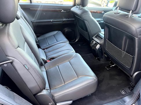 Used 2011 Mercedes-Benz R 350 BlueTEC 4MATIC image 16