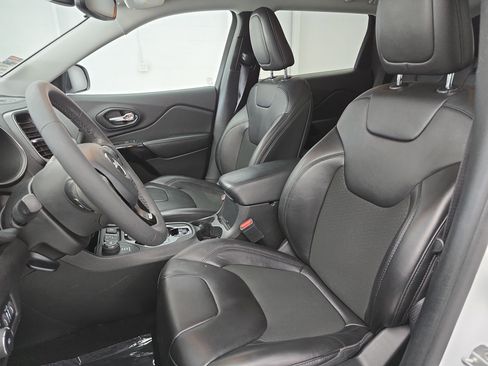 Used 2021 Jeep Cherokee Latitude Plus image 14