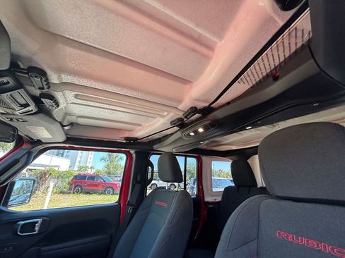 Used 2025 Jeep Wrangler Unlimited Rubicon AWD/4WD image 29